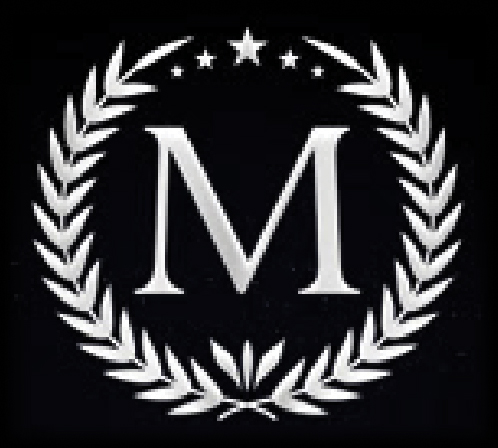 Une lettre blanche « M » est centrée à l'intérieur d'une couronne de laurier, avec trois étoiles au-dessus, sur un fond noir.